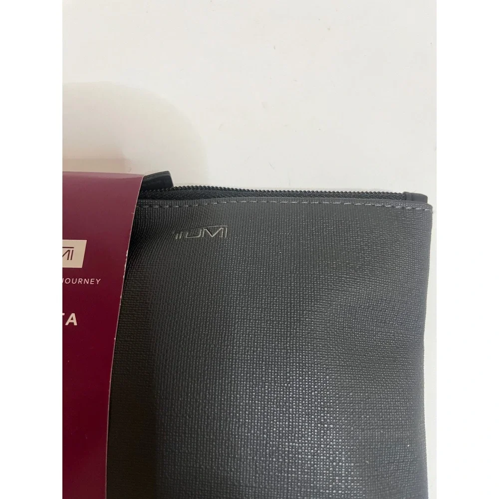 Tumi delta premium